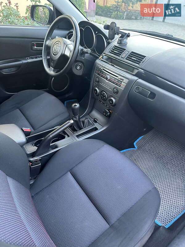 Хэтчбек Mazda 3 2006 в Краснограде