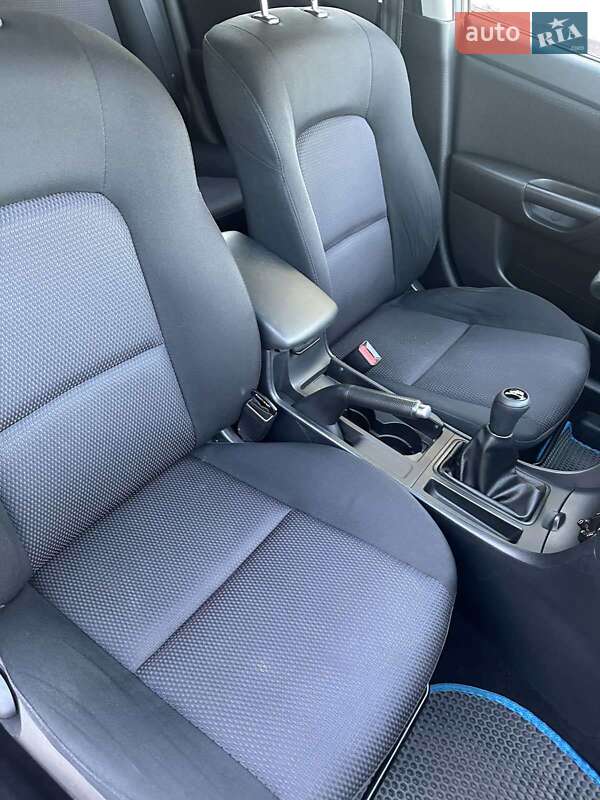 Хэтчбек Mazda 3 2006 в Краснограде