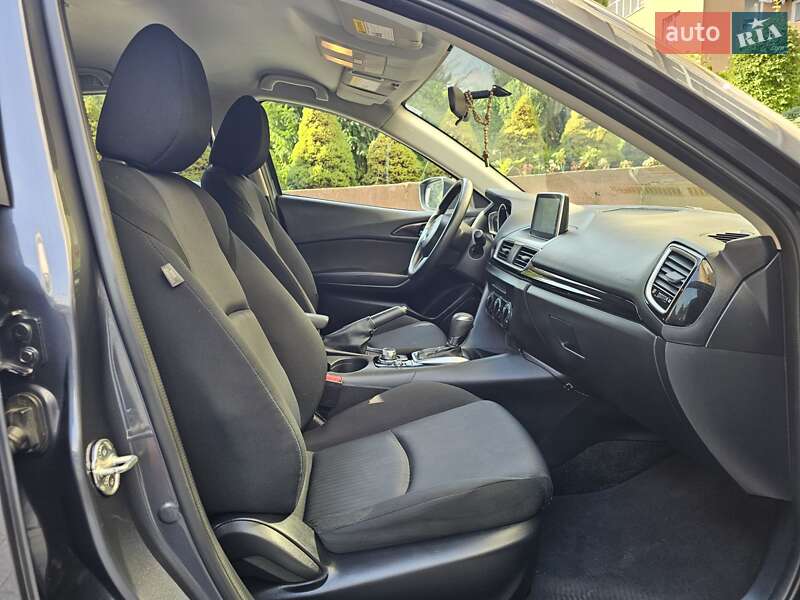 Седан Mazda 3 2016 в Львове