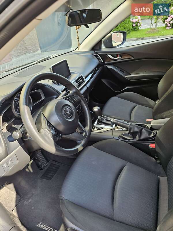 Седан Mazda 3 2016 в Львове