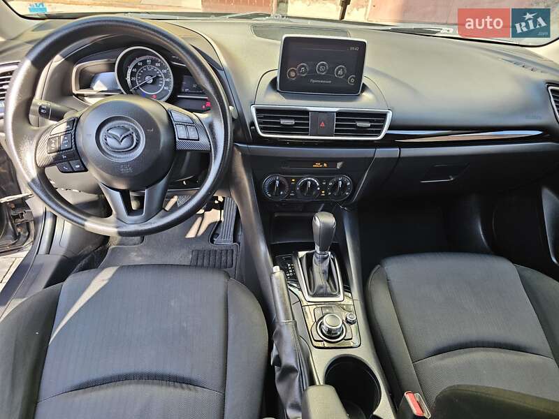 Седан Mazda 3 2016 в Львове