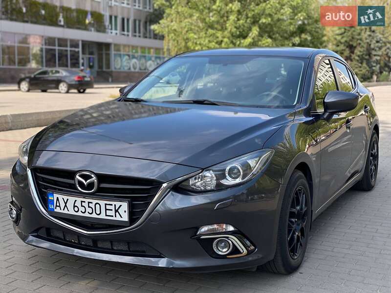Седан Mazda 3 2015 в Днепре