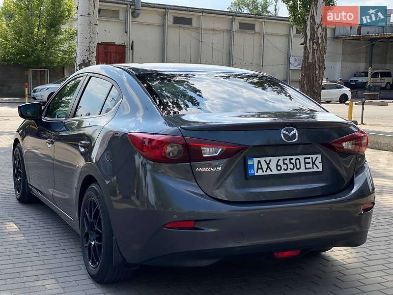 Седан Mazda 3 2015 в Днепре