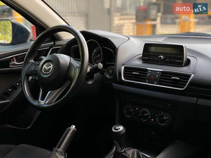 Седан Mazda 3 2015 в Днепре