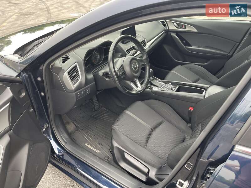 Хэтчбек Mazda 3 2018 в Киеве