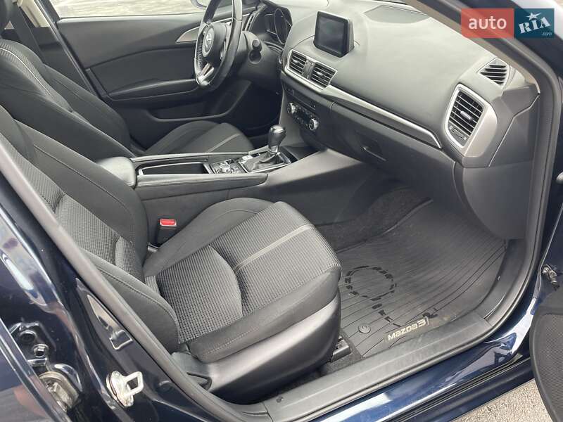 Хэтчбек Mazda 3 2018 в Киеве