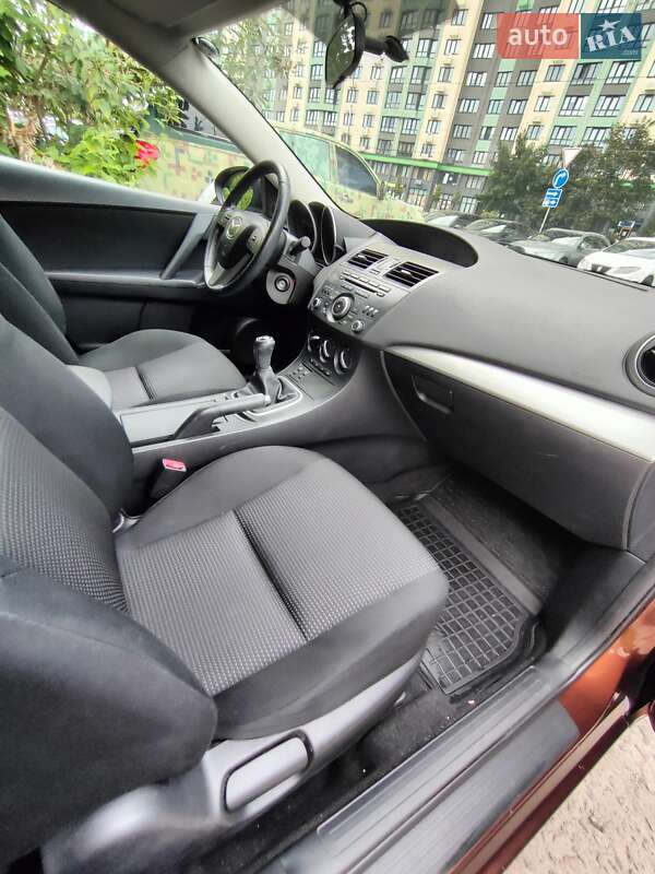 Седан Mazda 3 2011 в Броварах