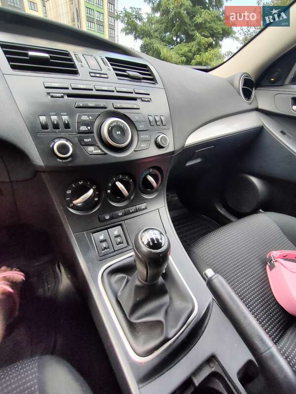 Седан Mazda 3 2011 в Броварах
