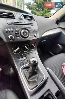 Седан Mazda 3 2011 в 