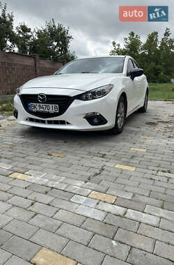 Седан Mazda 3 2015 в Ровно