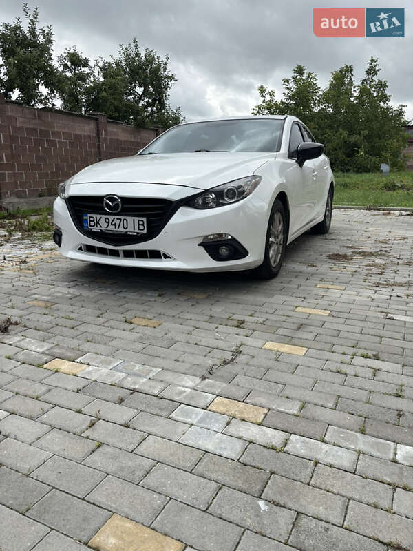 Седан Mazda 3 2015 в 