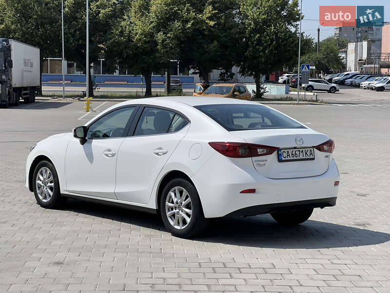 Седан Mazda 3 2016 в Черкассах