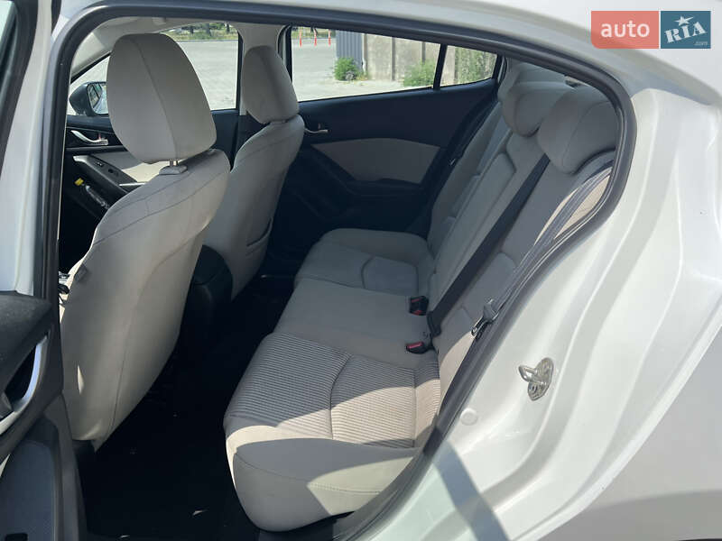 Седан Mazda 3 2016 в Черкассах