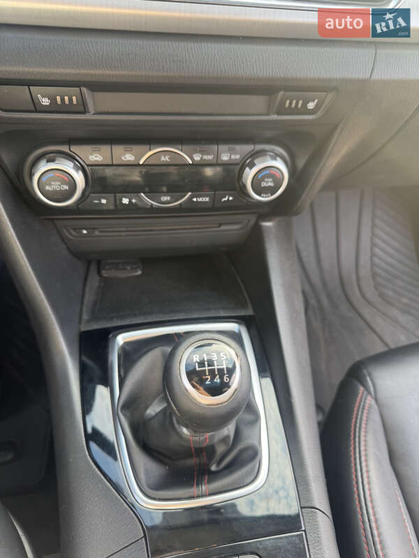 Седан Mazda 3 2014 в Днепре