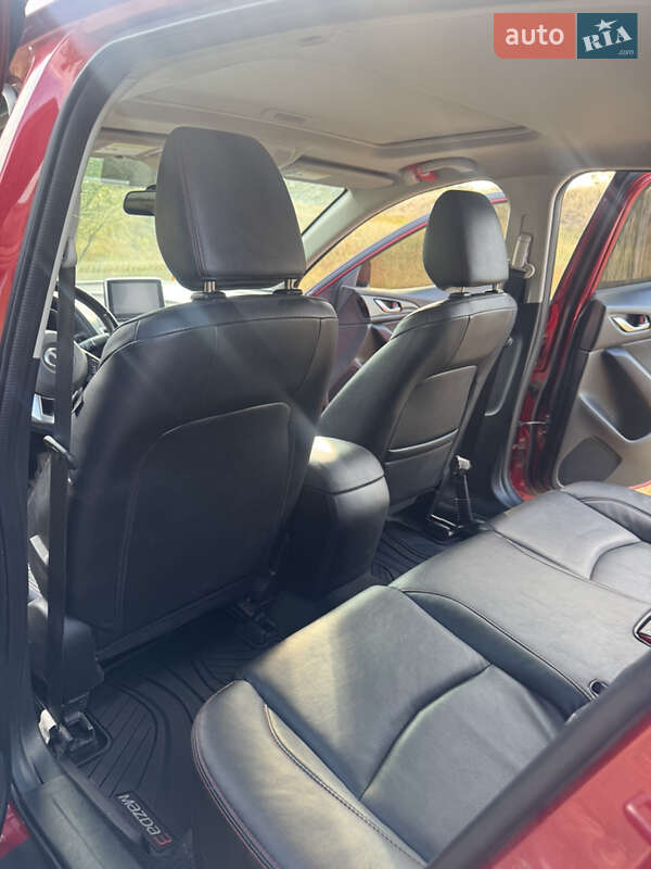 Седан Mazda 3 2014 в Днепре