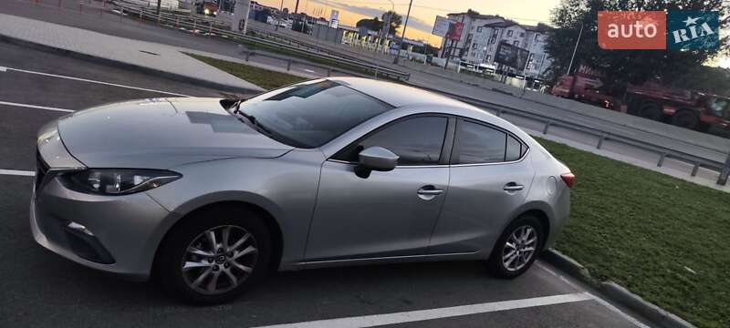 Седан Mazda 3 2016 в Киеве