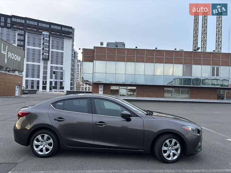 Седан Mazda 3 2016 в Киеве