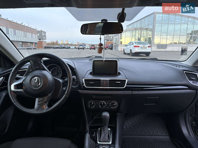 Седан Mazda 3 2016 в Киеве