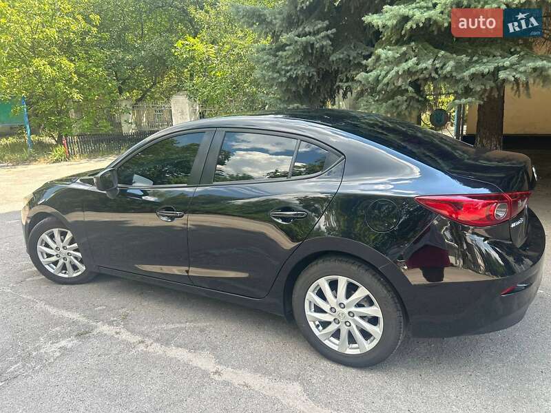 Седан Mazda 3 2015 в Желтых Водах