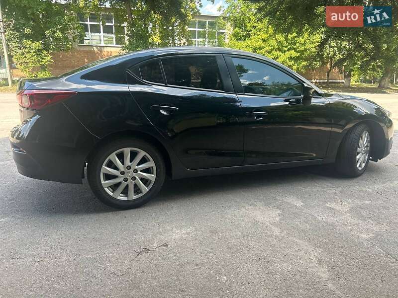 Седан Mazda 3 2015 в Желтых Водах