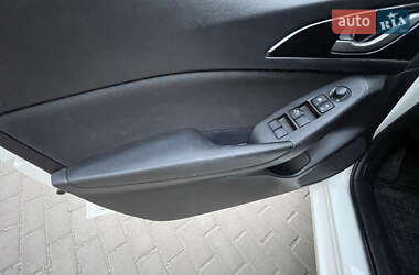 Седан Mazda 3 2015 в 
