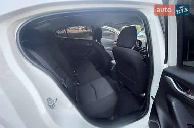 Седан Mazda 3 2015 в 