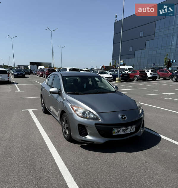 Седан Mazda 3 2012 в Ровно