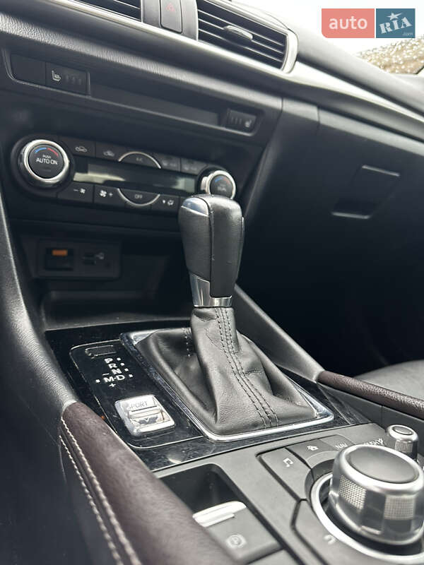 Седан Mazda 3 2016 в Киеве