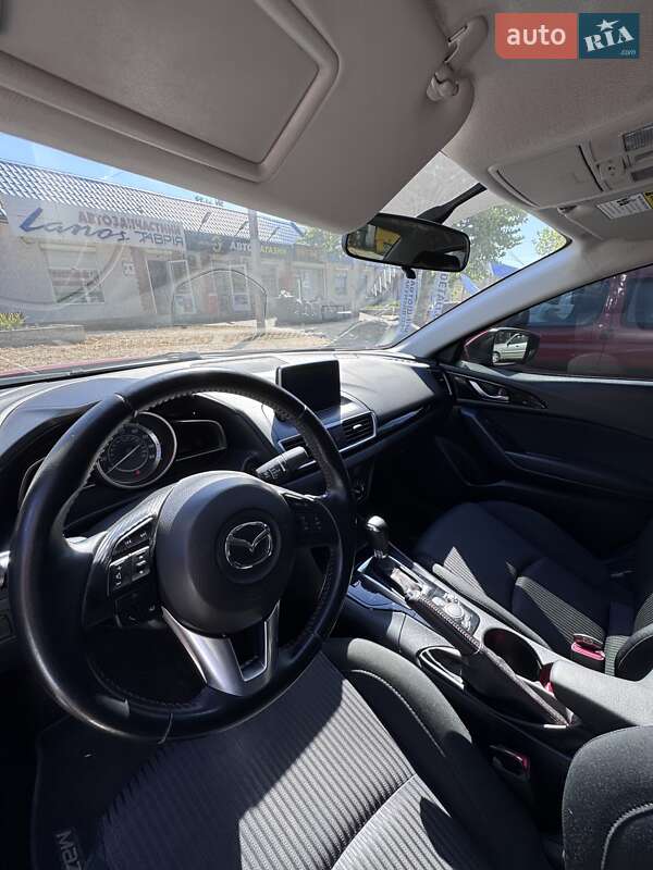 Седан Mazda 3 2015 в Южноукраинске