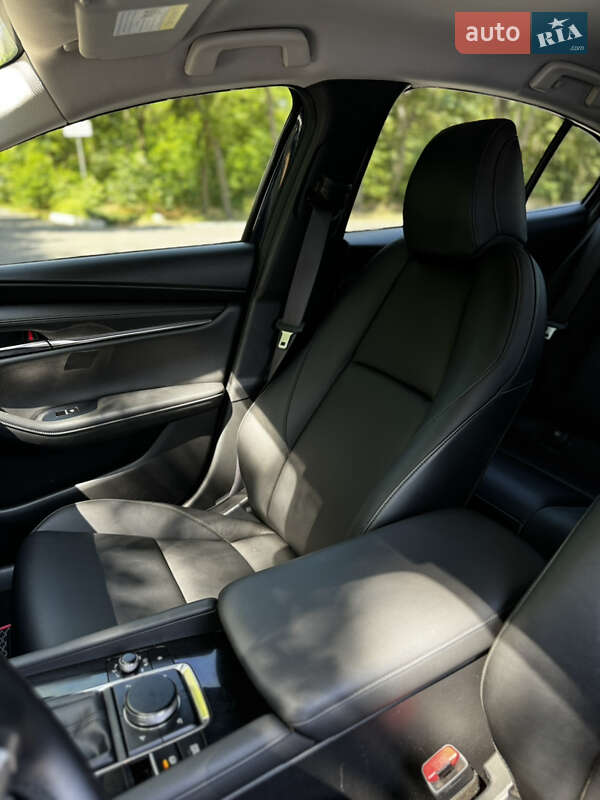 Седан Mazda 3 2019 в Южноукраинске