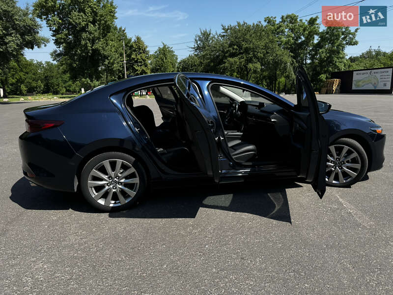 Седан Mazda 3 2019 в Южноукраинске
