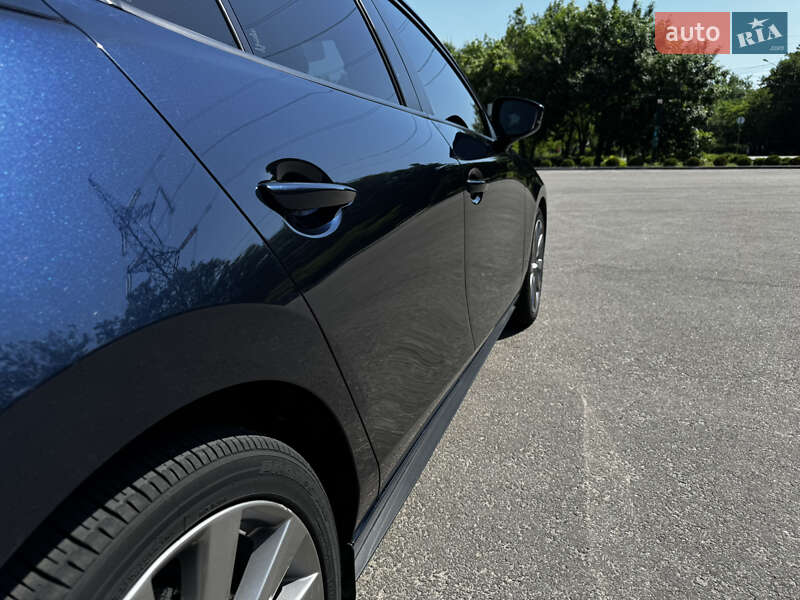 Седан Mazda 3 2019 в Южноукраинске