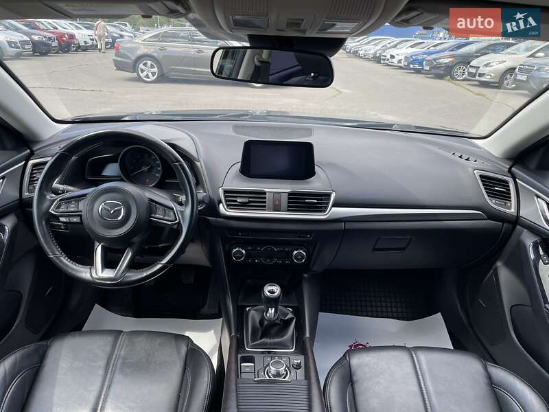 Седан Mazda 3 2018 в Днепре