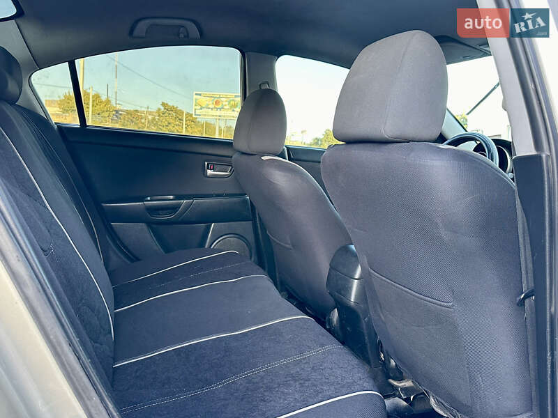 Седан Mazda 3 2005 в Кропивницком