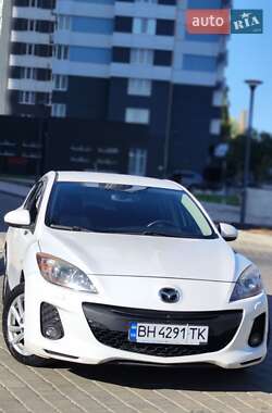 Хэтчбек Mazda 3 2012 в 