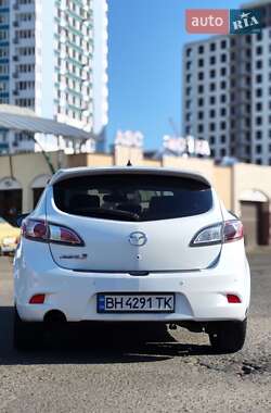 Хэтчбек Mazda 3 2012 в 