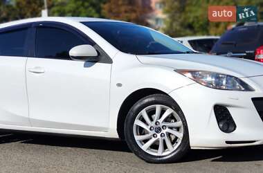 Хэтчбек Mazda 3 2012 в 