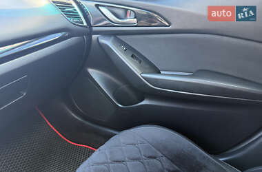 Седан Mazda 3 2015 в 