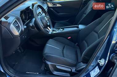 Седан Mazda 3 2017 в 