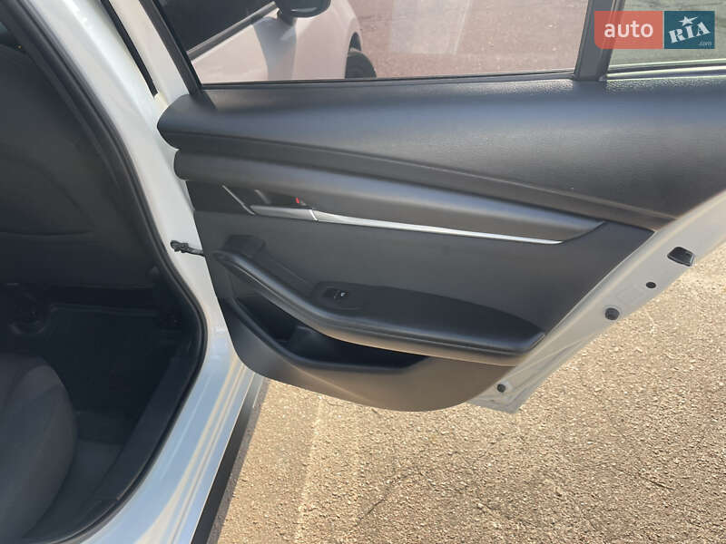 Седан Mazda 3 2020 в Киеве
