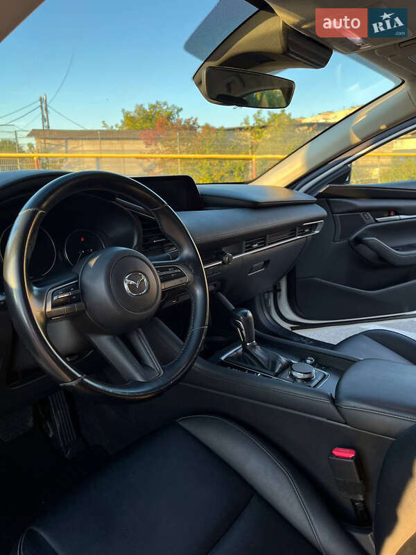 Седан Mazda 3 2021 в Ивано-Франковске