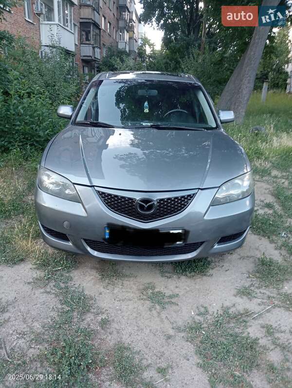 Седан Mazda 3 2004 в 