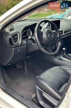 Седан Mazda 3 2013 в 