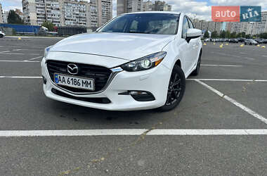 Седан Mazda 3 2016 в Киеве