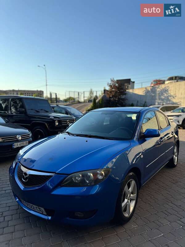 Седан Mazda 3 2004 в 