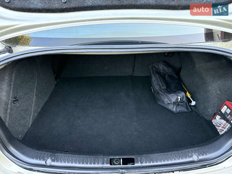 Седан Mazda 3 2006 в Могилев-Подольске