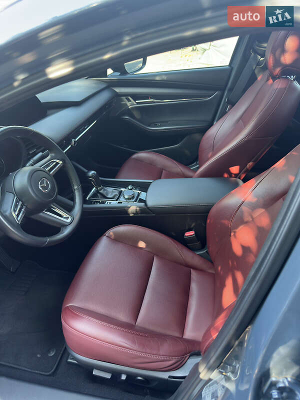 Седан Mazda 3 2022 в Черкассах
