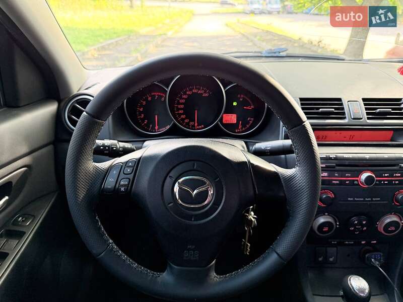 Седан Mazda 3 2006 в Ровно