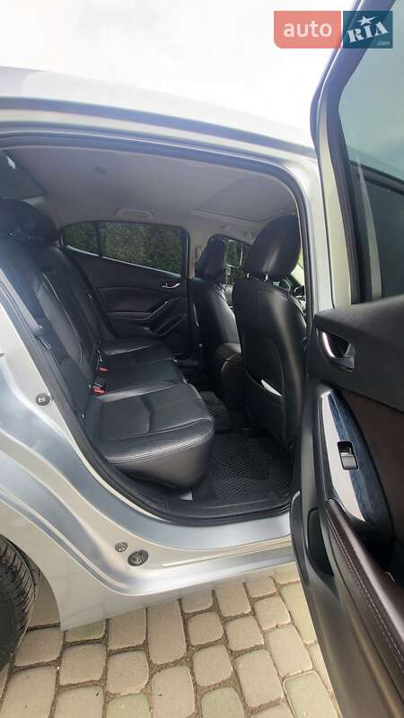 Седан Mazda 3 2018 в Львові