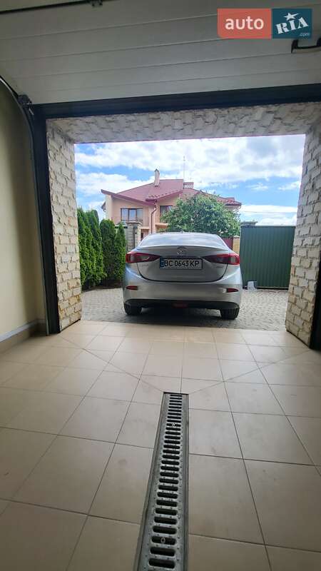 Седан Mazda 3 2018 в Львові